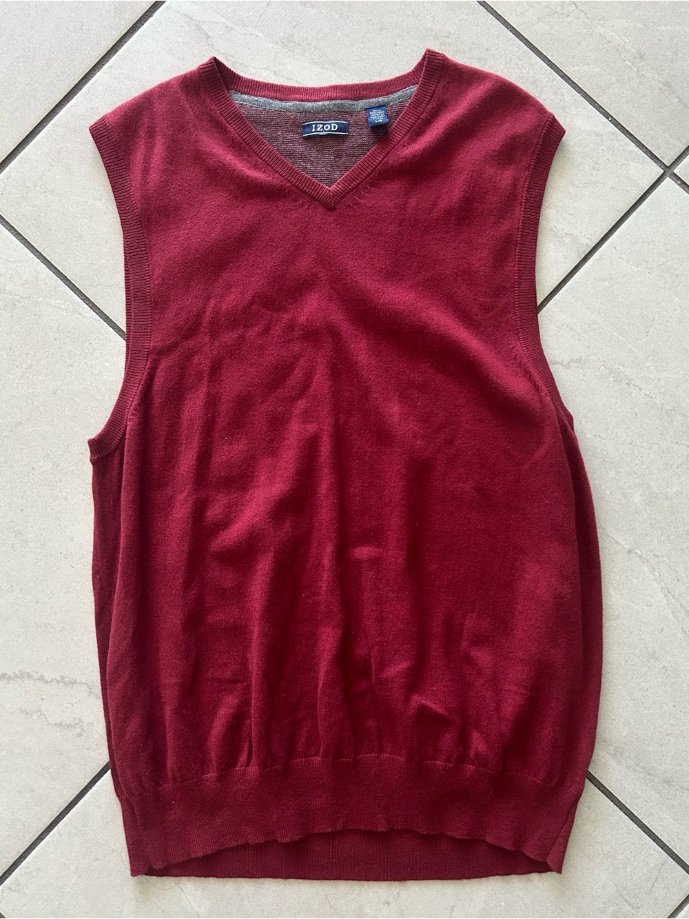 Izod V-Neck Sweater Vest in Maroon Red Size L - Picture 1 of 3